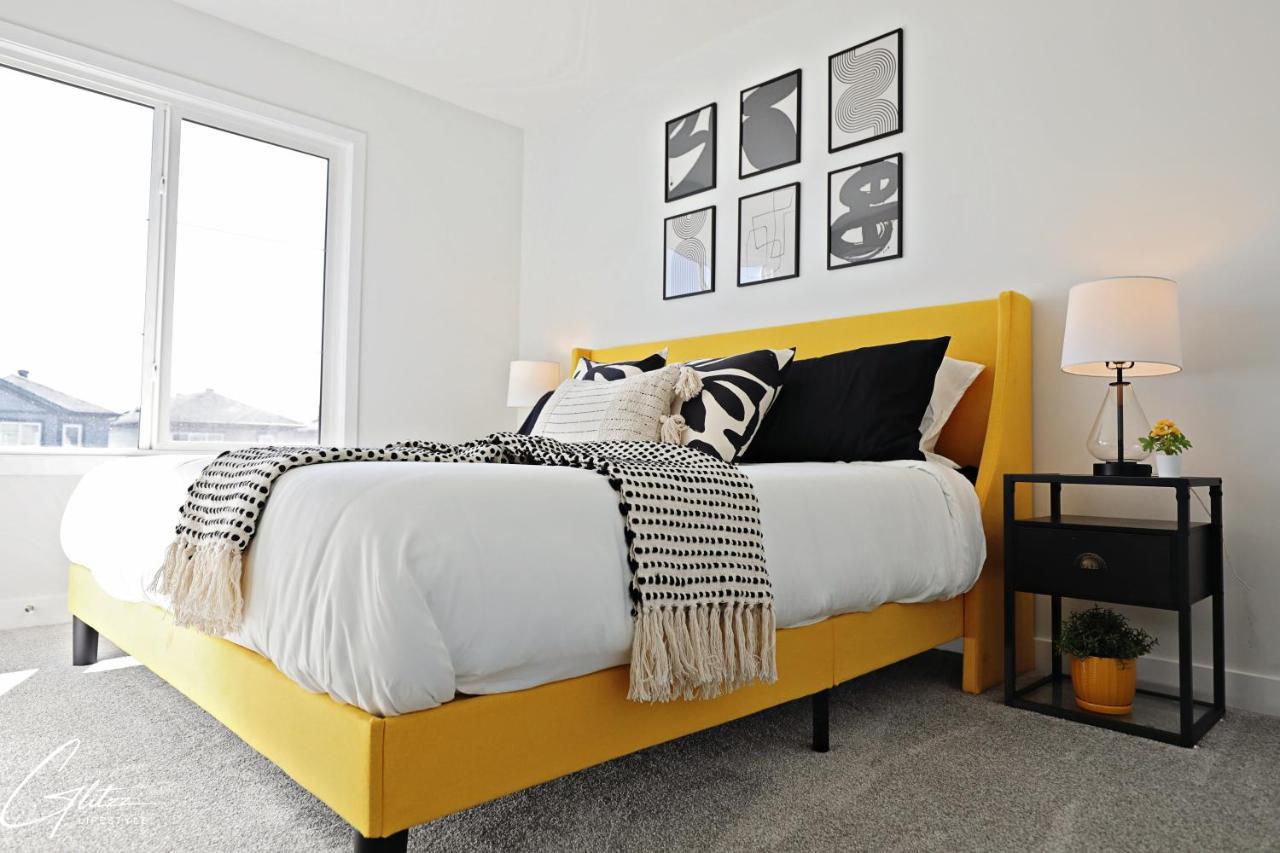 Beautiful 3 King Beds,Garage,Airport,Disney+ Edmonton Dış mekan fotoğraf