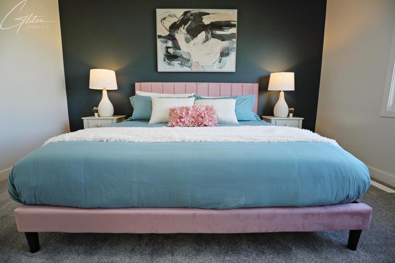 Beautiful 3 King Beds,Garage,Airport,Disney+ Edmonton Dış mekan fotoğraf
