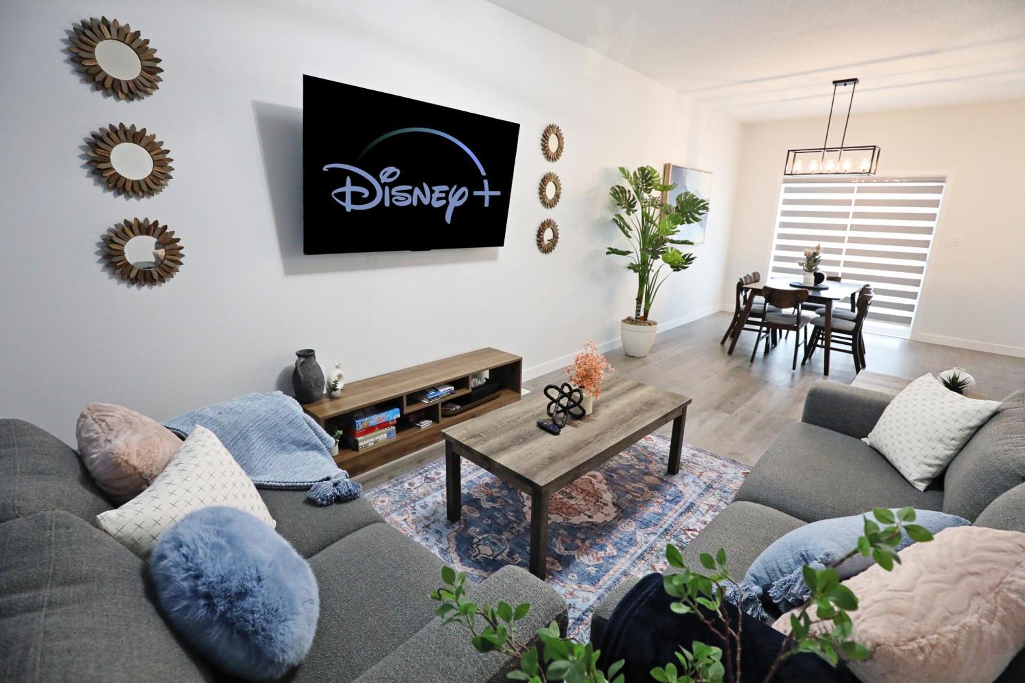 Beautiful 3 King Beds,Garage,Airport,Disney+ Edmonton Dış mekan fotoğraf